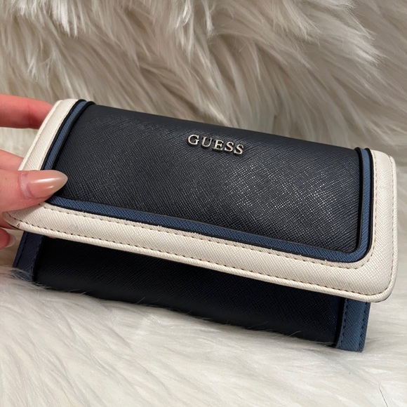 Guess Blue & White Wallet - Picture 1 of 10